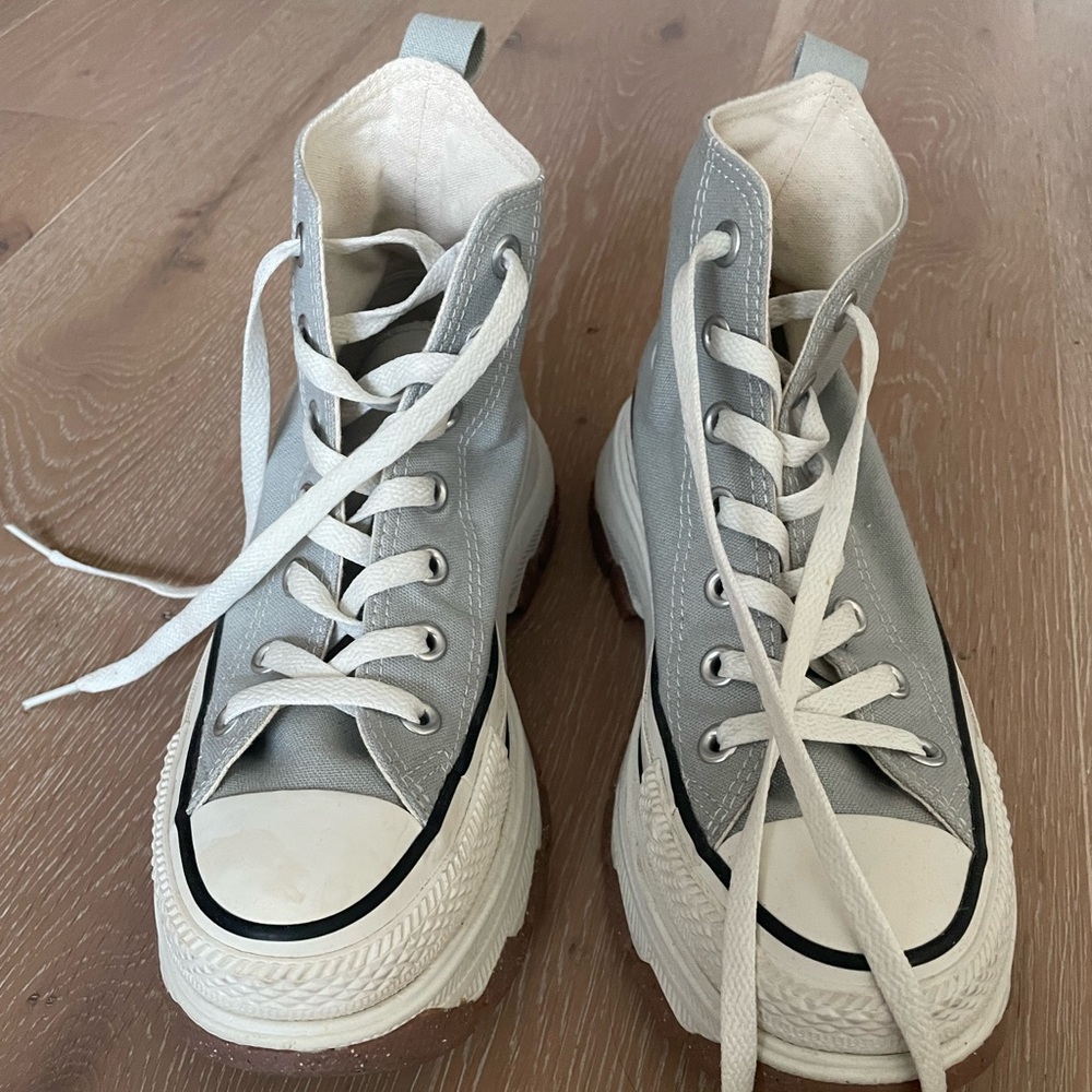 Converse. Size 3 (23.5 cm)